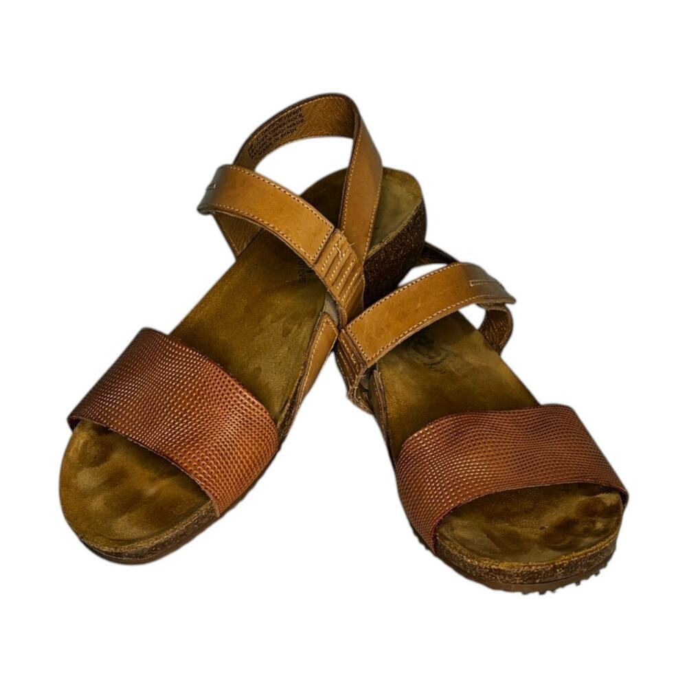 otBt "Off The Beaten Track" Forever collection Sandals Tan Size 9